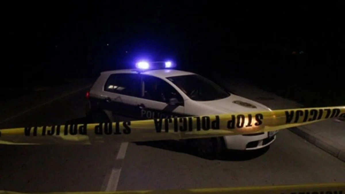 Na regionalnom putu Gračanica–Srnice, sinoć oko 21:45 sati, dogodila se teška saobraćajna nesreća u kojoj su učestvovali motociklista i putničko vozilo.