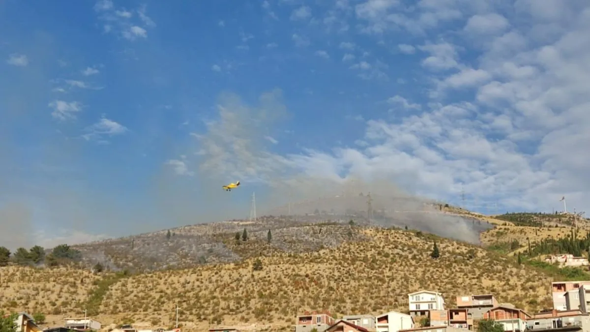 Prema podacima sa terena, do sada je oštećen najmanje jedan stambeni objekat.