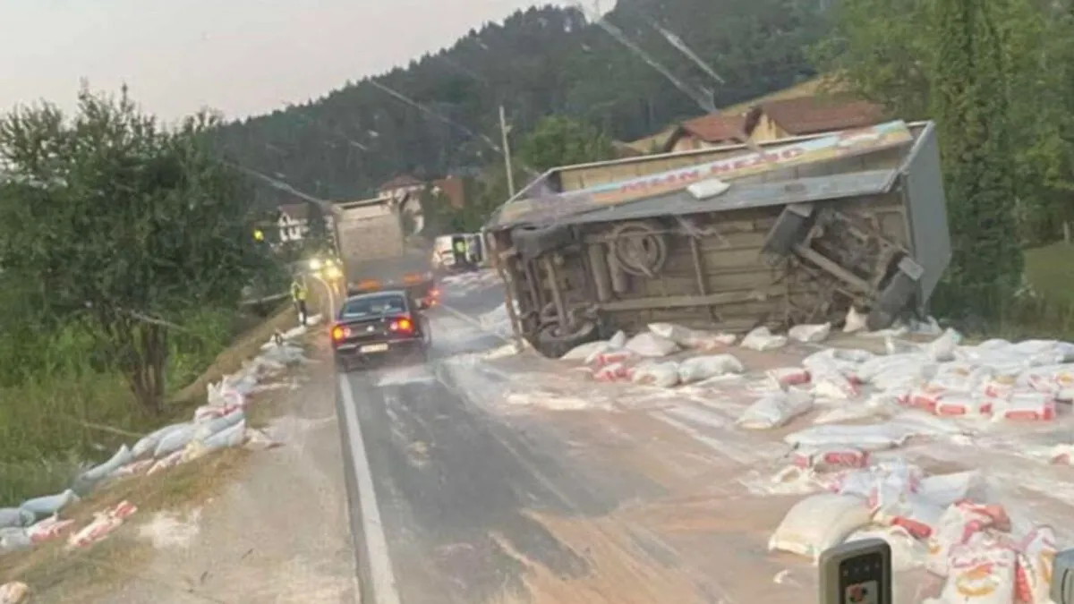 Vozačima se savjetuje pojačan oprez prilikom prolaska ovom dionicom.