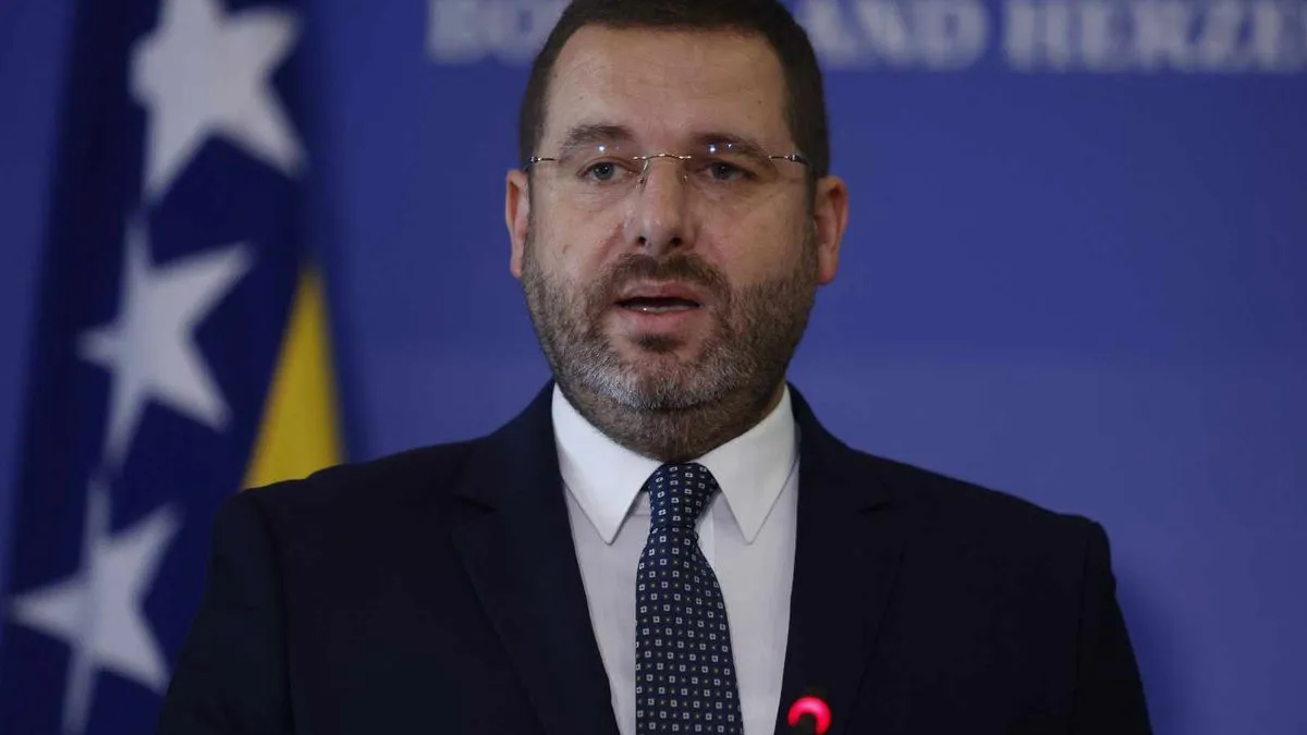 Kao što se i očekivalo, političari iz bh. entiteta Republika Srpska (RS) izrazili su bijes i oštro negodovanje nakon novih odluka koje je nametnuo visoki predstavnik u BiH