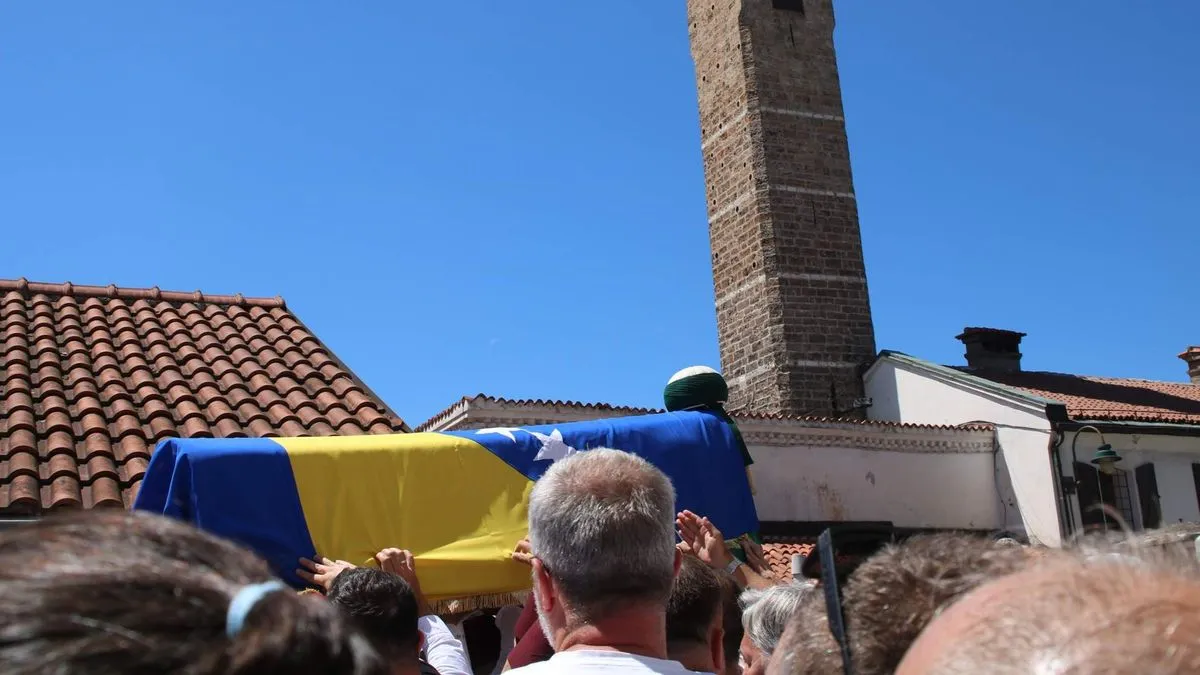 Na ahiret je preselio u 72. godini života u Kliničkom centru Univerziteta u Sarajevu, gdje je posljednjih sedmica bio na liječenju.