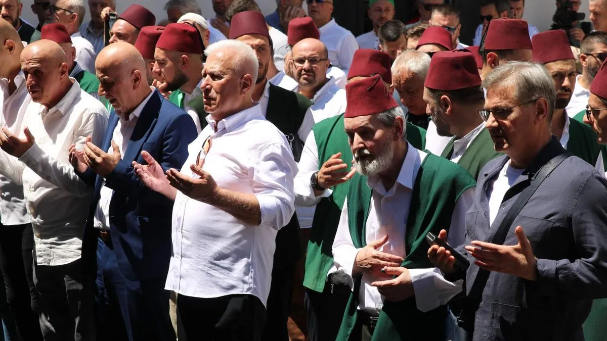 Na ahiret je preselio u 72. godini života u Kliničkom centru Univerziteta u Sarajevu, gdje je posljednjih sedmica bio na liječenju.