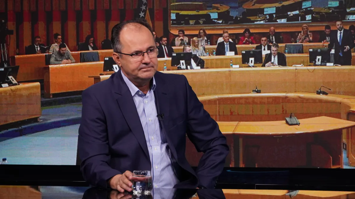Delegat u Klubu Bošnjaka u Domu naroda BiH Safet Softić tvrdi da će SNSD nakon početne galame ipak provesti odluke Visokog predstavnika Schmidta 