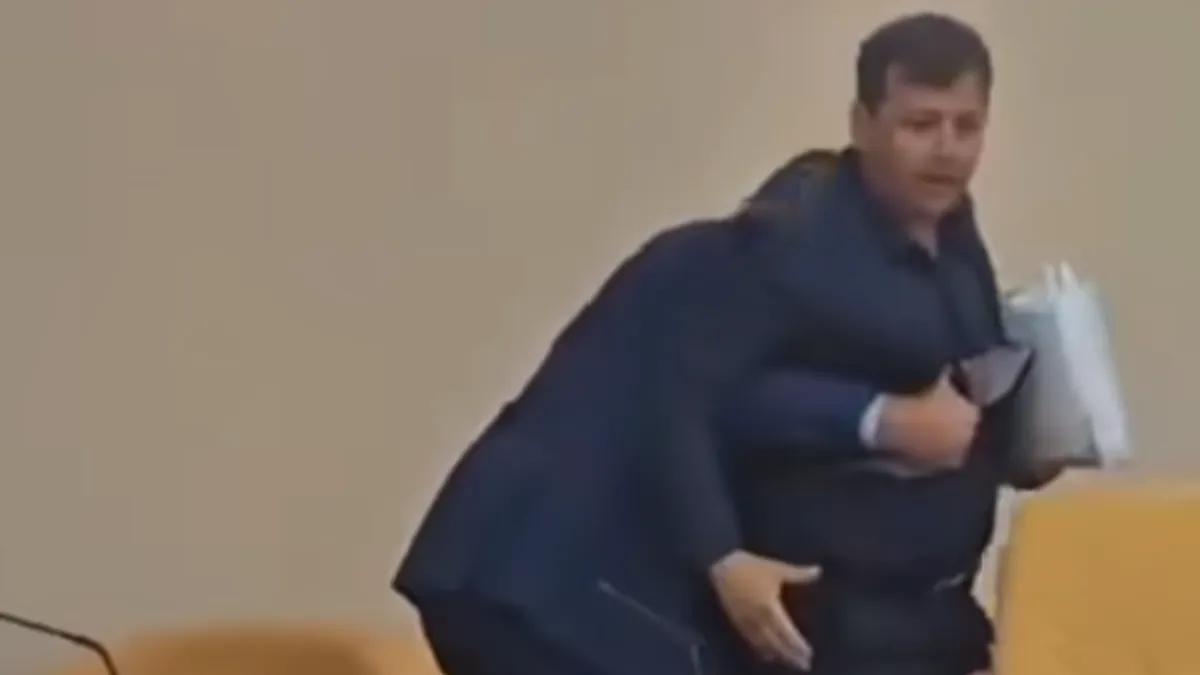 Ranije je Vukanović burno reagovao nakon što je otkazana posebna sjednica Narodne skupštine RS o stanju u javnim preduzećima.