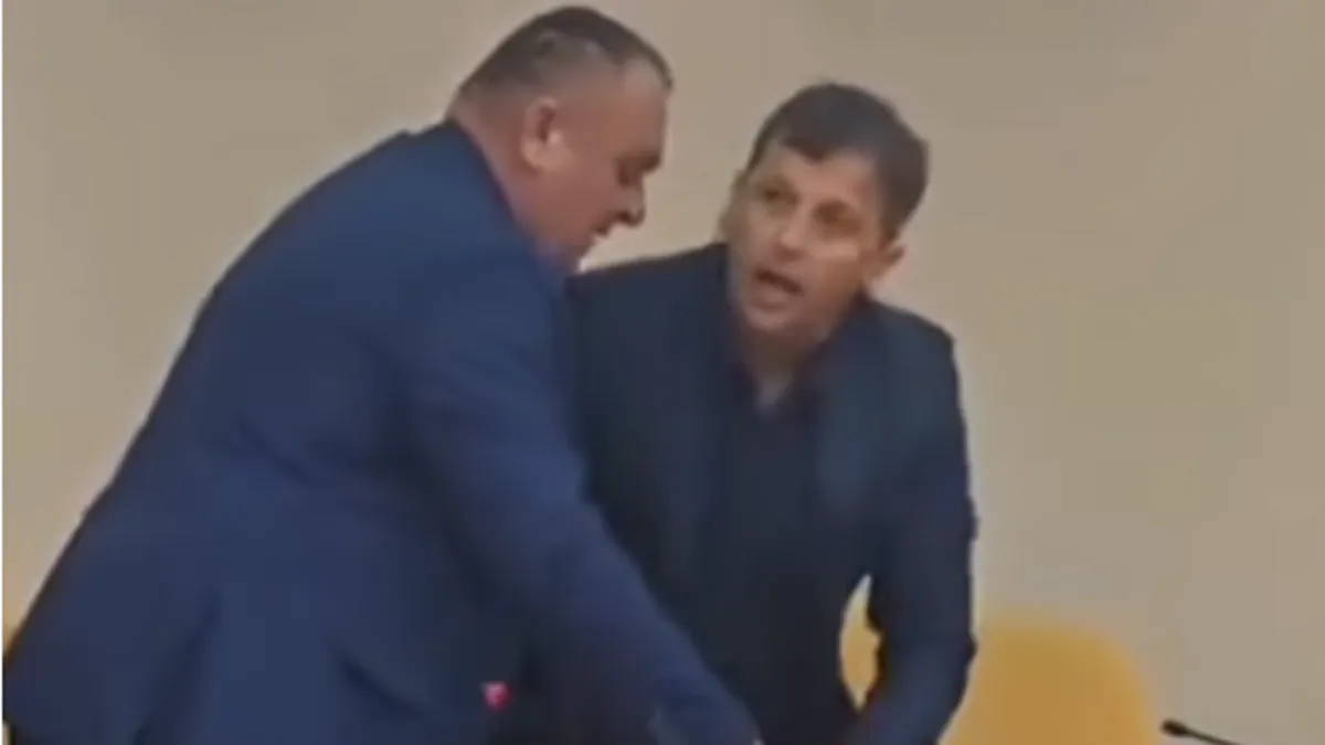 Ranije je Vukanović burno reagovao nakon što je otkazana posebna sjednica Narodne skupštine RS o stanju u javnim preduzećima.