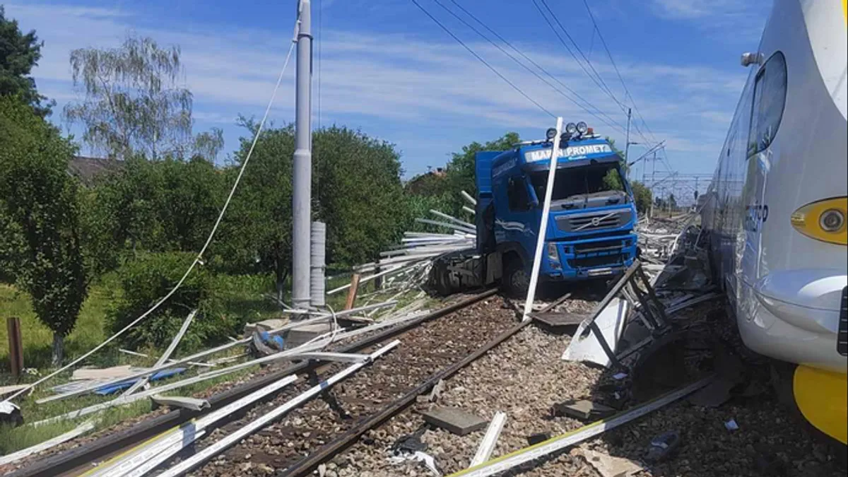 Vozač kamiona poginuo nakon stravičnog sudara s putničkim vozom u Hrvatskoj, ima i povrijeđenih