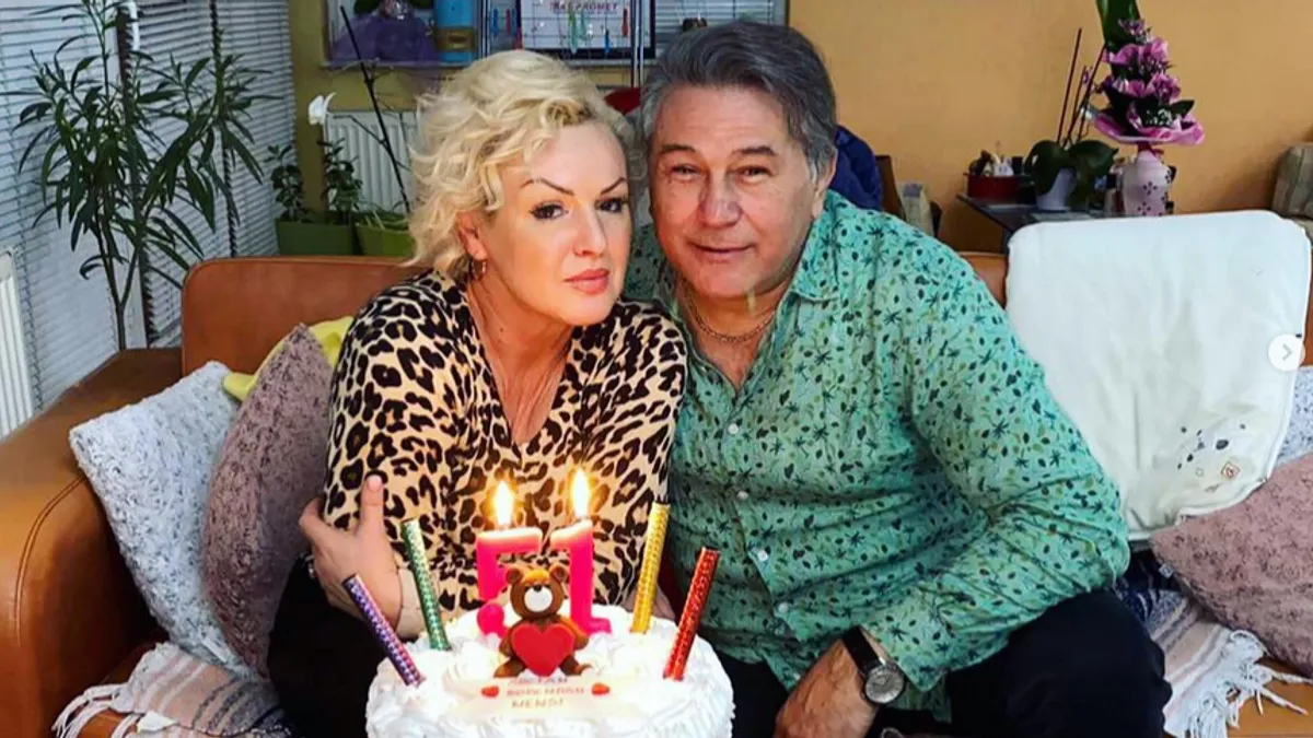 Njegova djeca Enis i Lejla nikada se nisu eksponirali u javnosti. Od oca su naslijedili talent za glazbu, no ipak nisu željeli da im to postane profesija.