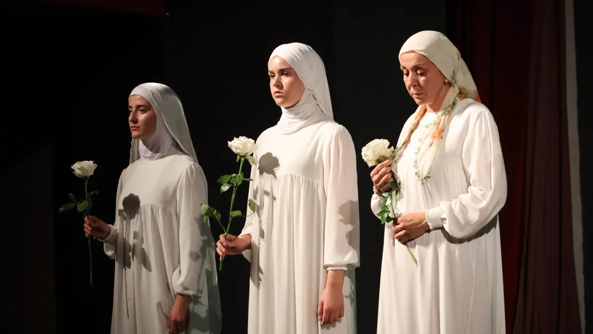 Srebrenica u srcima Zavidovićana: Predstava kao krik protiv zaborava