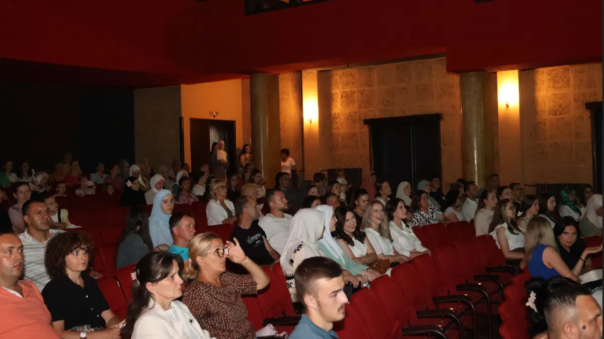 Juli je. Mjesec koji u sebi nosi jeku najkrvavijih dana novije bosanskohercegovačke historije. 