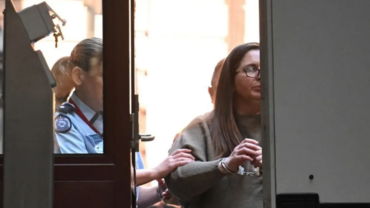 Nekoliko sati nakon obroka koji je uključivao pečurke zelene pupavke, koje spadaju u najsmrtonosnije, četvoro gostiju je počelo da se osjeća loše