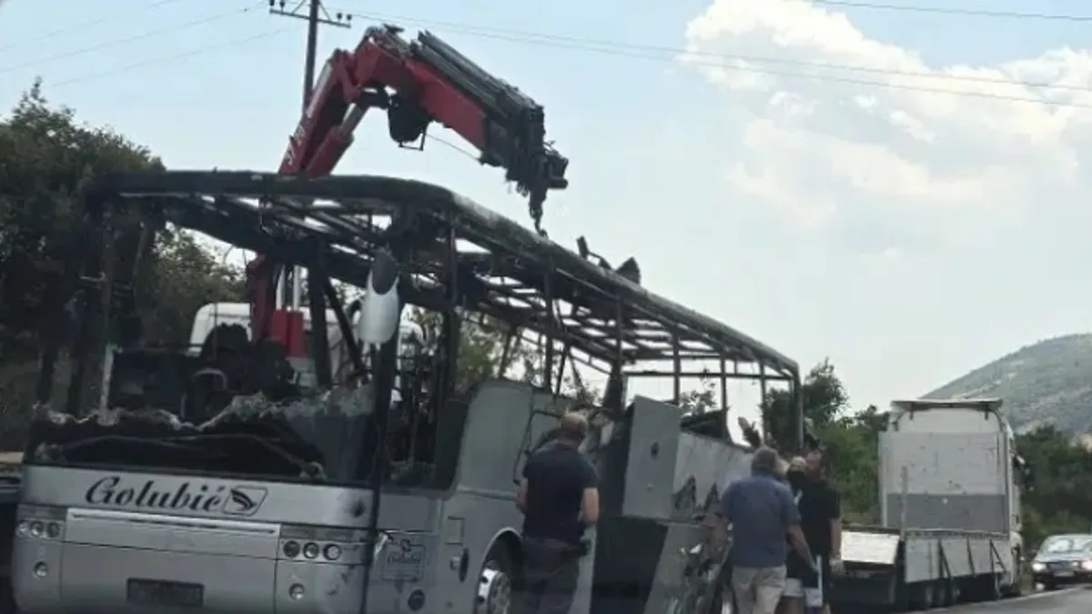 Putnici su na vrijeme evakuisani, izjavio je komandir Vatrogasno-spasilačke jedinice Nikšić Slavko Tadić