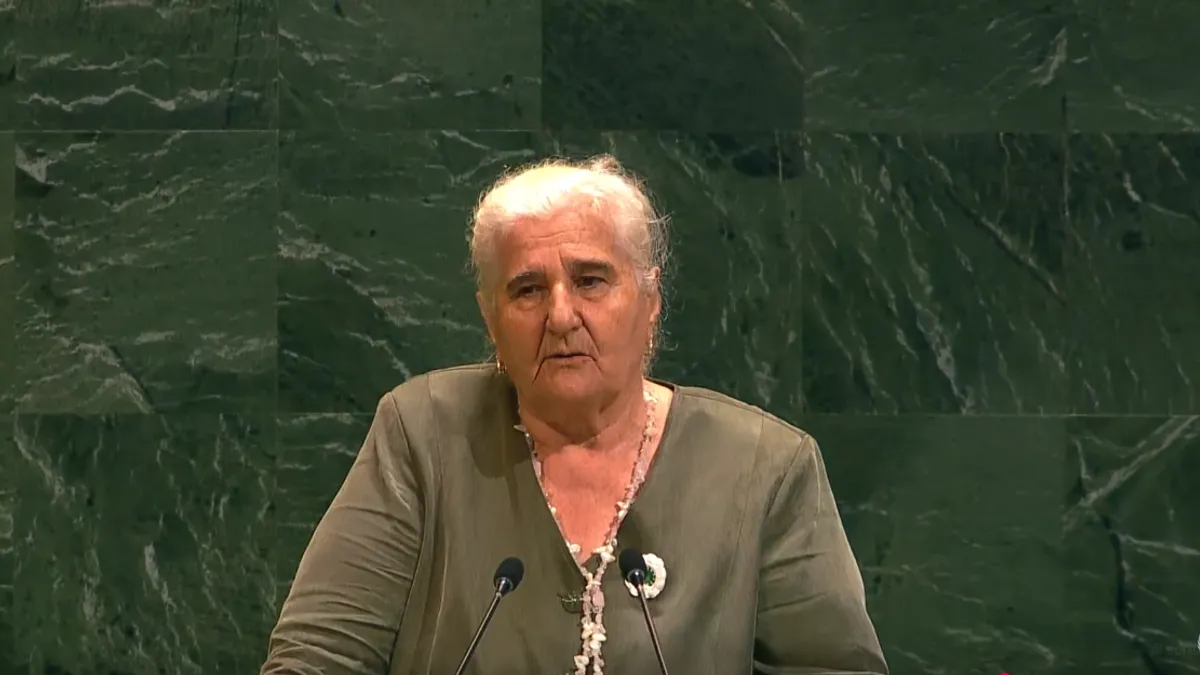 Izrazila je zahvalnost svima koji su podržali Rezoluciju o Srebrenici, a onima koji nisu poručila je da nastave živjeti u mraku