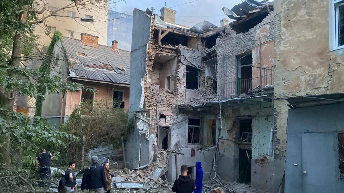 U Volinju su aktivirane sirene za zračnu opasnost, a vlasti su pozvale stanovnike da ostanu u skloništima