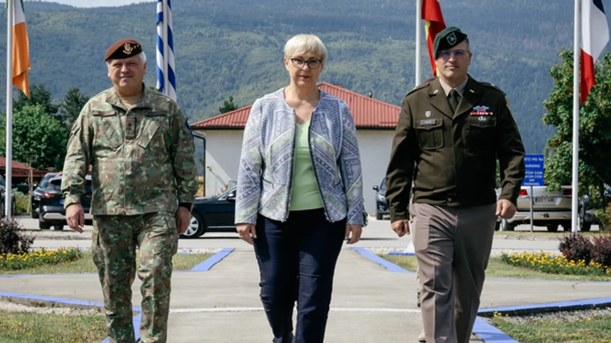 Tokom zvaničnih razgovora, razmotrena je trenutna sigurnosna situacija u Bosni i Hercegovini