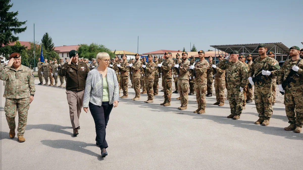 Tokom zvaničnih razgovora, razmotrena je trenutna sigurnosna situacija u Bosni i Hercegovini