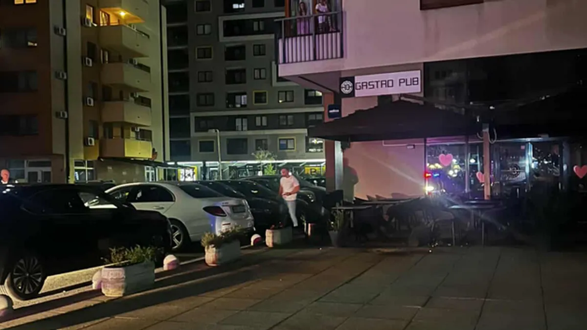 Kako se vidi na fotografijama, eksplozija je izazvala materijalnu štetu na objektu