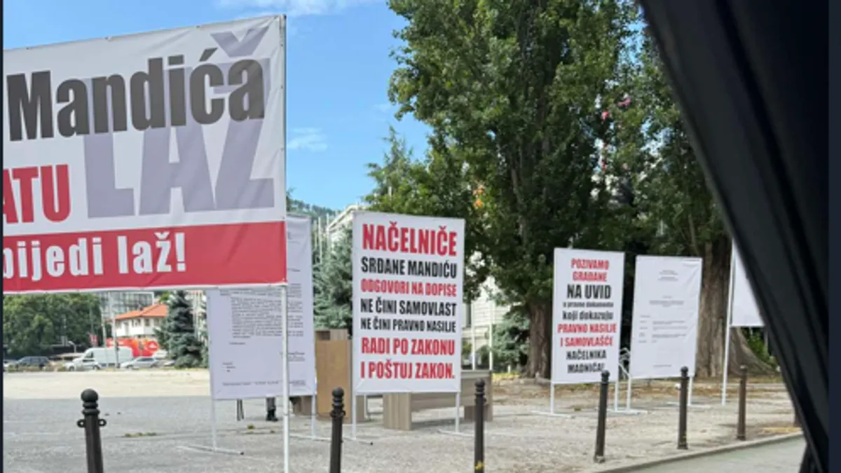 Osvanuli plakati: Mulić traži javnu debatu s Mandićem o spornom parkingu