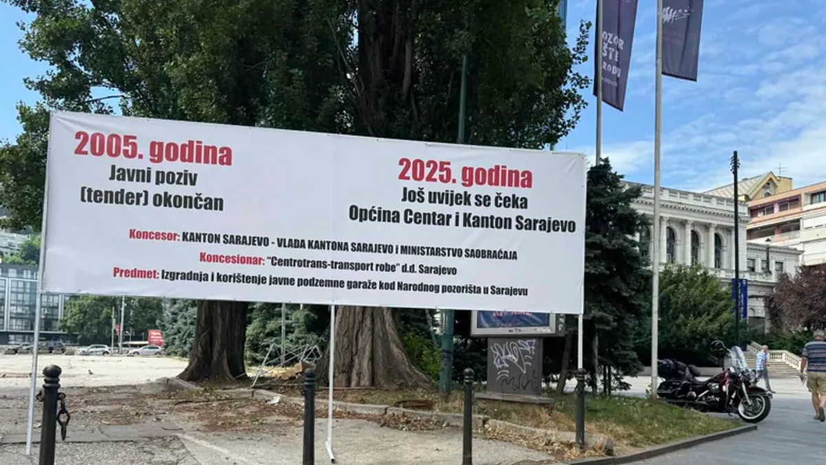 Trakavica oko korištenja parkinga sa 72 mjesta pored Narodnog pozorišta u Sarajevu, kojim je donedavno upravljao Hajrudin Mulić, dobila je novi zaplet. 