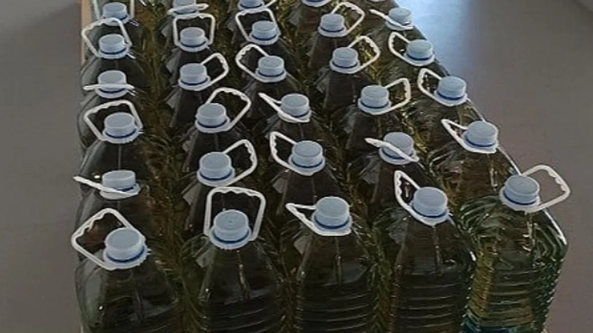 Ovlašteni carinski službenici na graničnom prijelazu Slavonski Brod spriječili su pokušaj nezakonitog unosa 200 litara domaće rakije u carinsko područje Evropske unije.