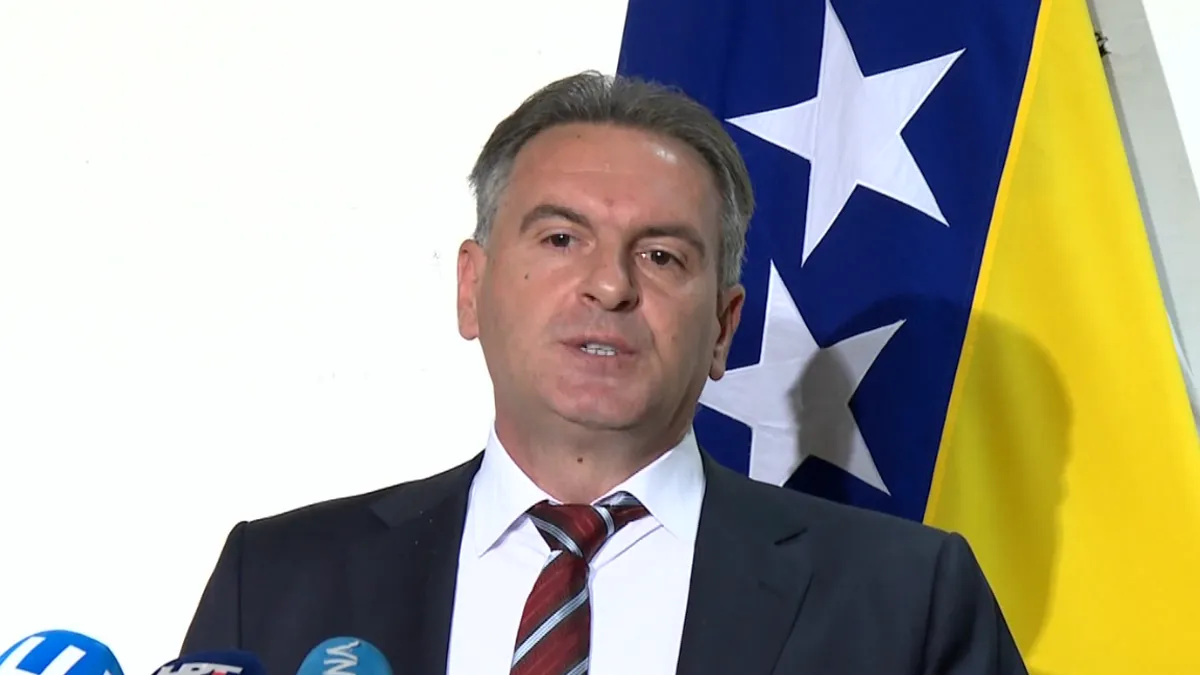 Cvitanović kaže da su Schmidta natjerale da djeluje neodgovorne domaće politike koje nisu donijele budžet za nove tehnologije