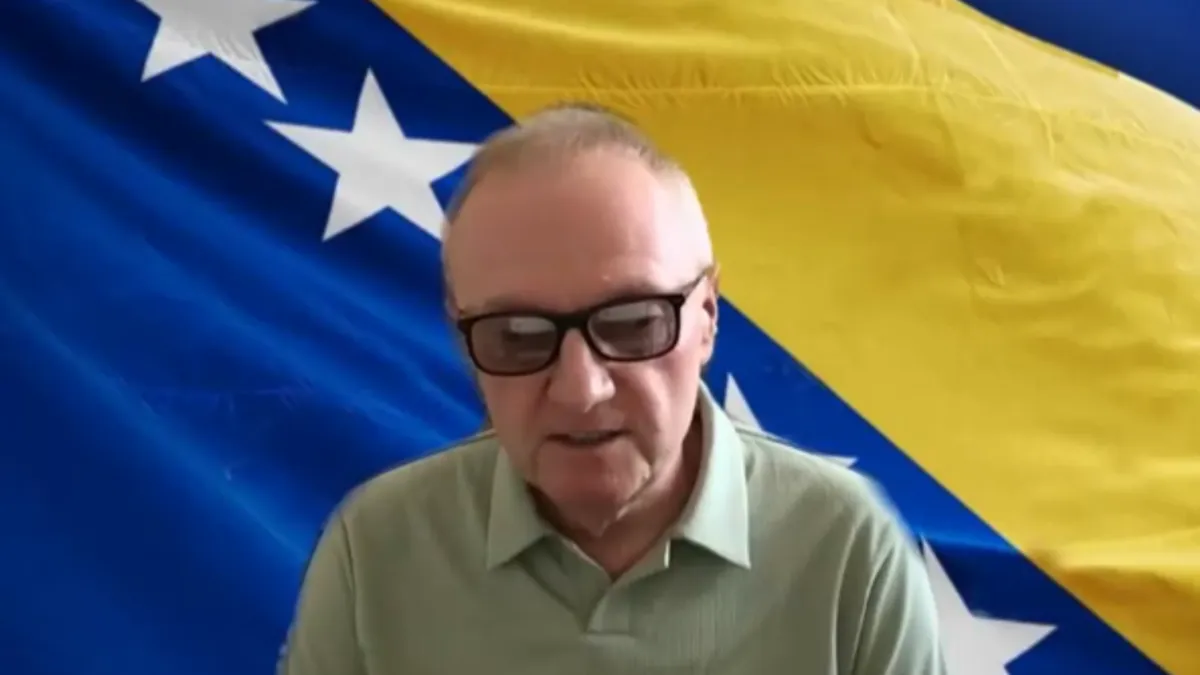 Osim federalne vlade i parlamenta veliki doprinos daju i kanadske pokrajine i teritorije