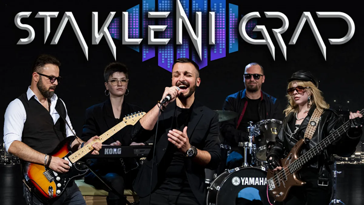 Odnedavno muzička scena Bosne i Hercegovine svjedoči usponu novog fenomena odnosno benda "Stakleni grad". 