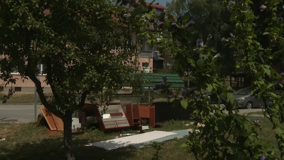 Prljave ulice, zarasli travnjaci, smeće na svakom koraku: Prizori koji se često vide u Sarajevu