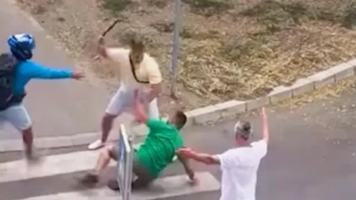 Muškarci su se posvađali oko toga ko će parkirati na mjesto sa kog je u tom momentu izlazio automobil