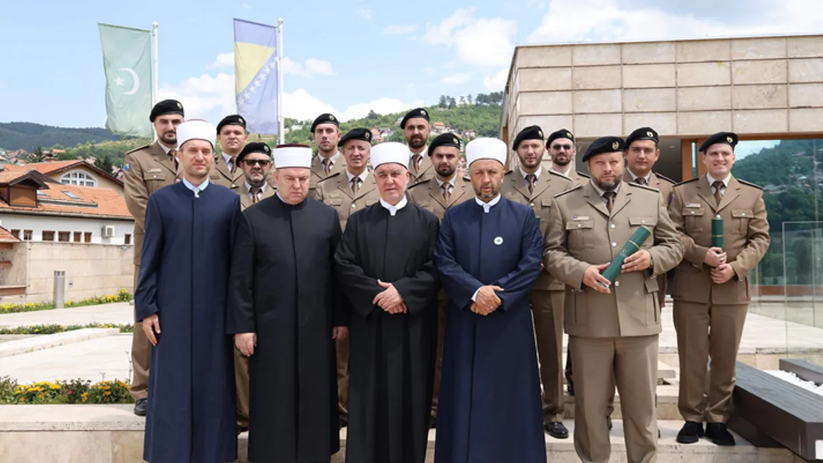 Svojim djelovanjem kako iskazujete pažnju našim svetinjama, iskažite pažnju i svetinjama drugih religija, kazao je reis Kavazović