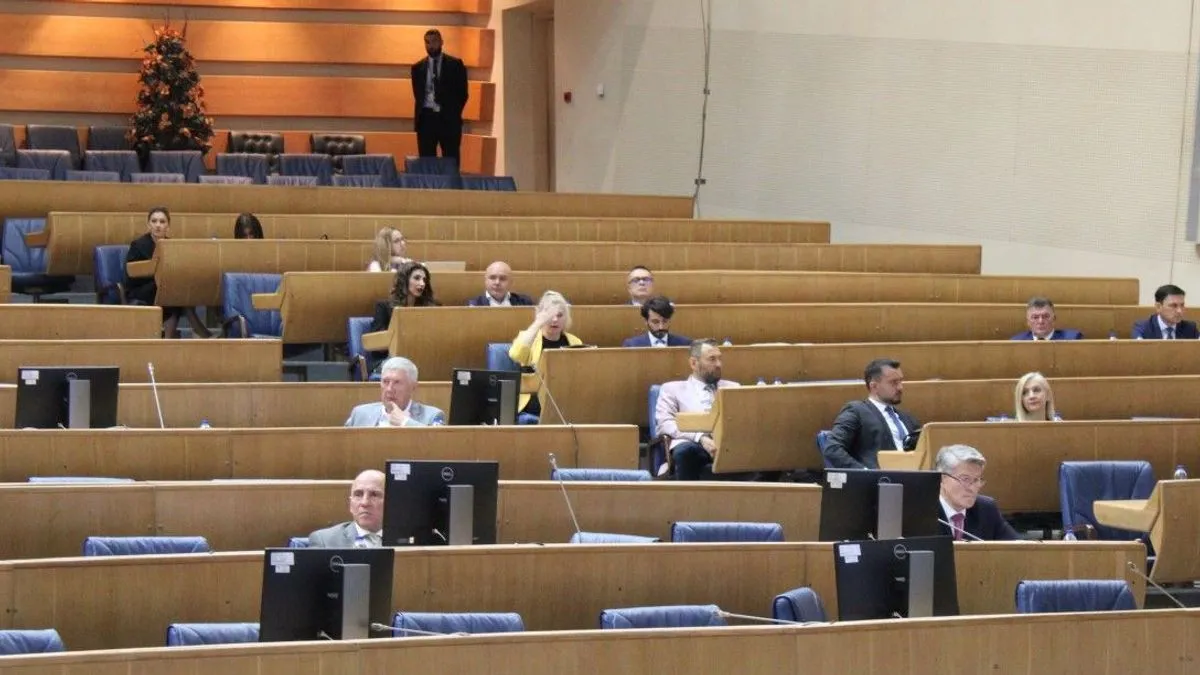 Nakon rasprave o ovoj tački, zastupnici su se izjasnili o većem broju zaključaka koji su predloženi tokom rasprave, ali ni jedan od njih nije prihvaćen.