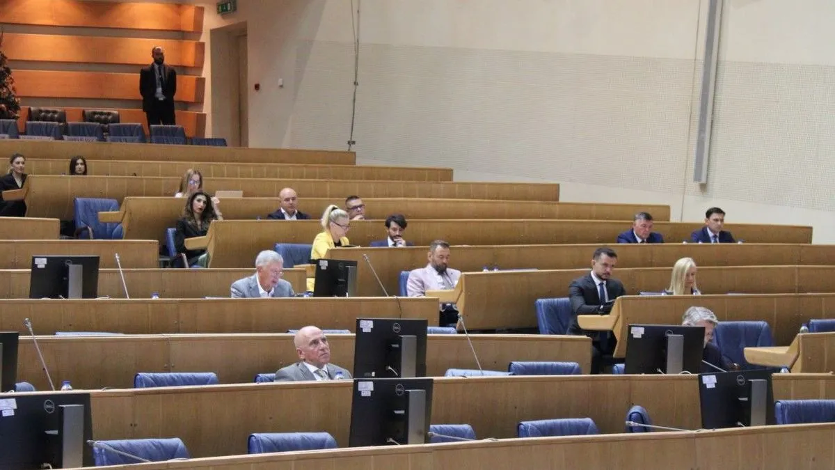 Nakon rasprave o ovoj tački, zastupnici su se izjasnili o većem broju zaključaka koji su predloženi tokom rasprave, ali ni jedan od njih nije prihvaćen.