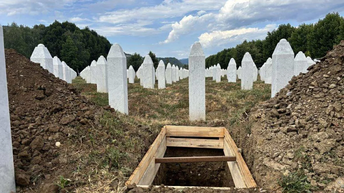 Veliki broj ljudi je već sada u Potočarima, a grupe i dalje organizovano dolaze iz BiH, regije i inozemstva