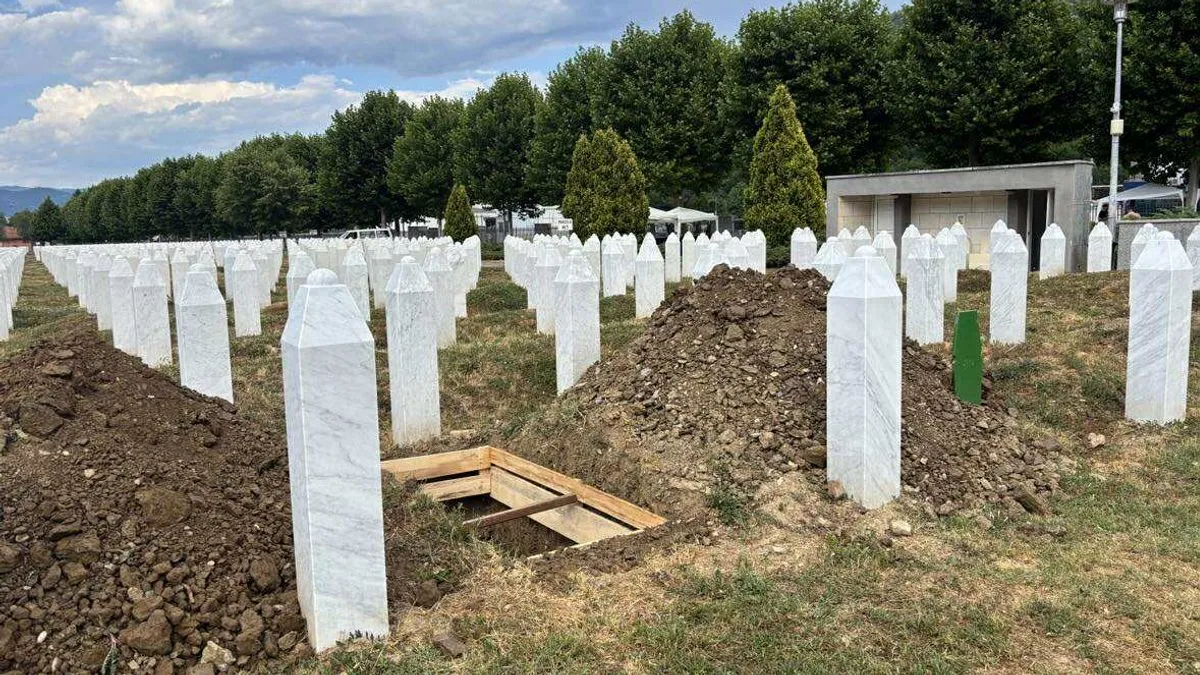 Veliki broj ljudi je već sada u Potočarima, a grupe i dalje organizovano dolaze iz BiH, regije i inozemstva