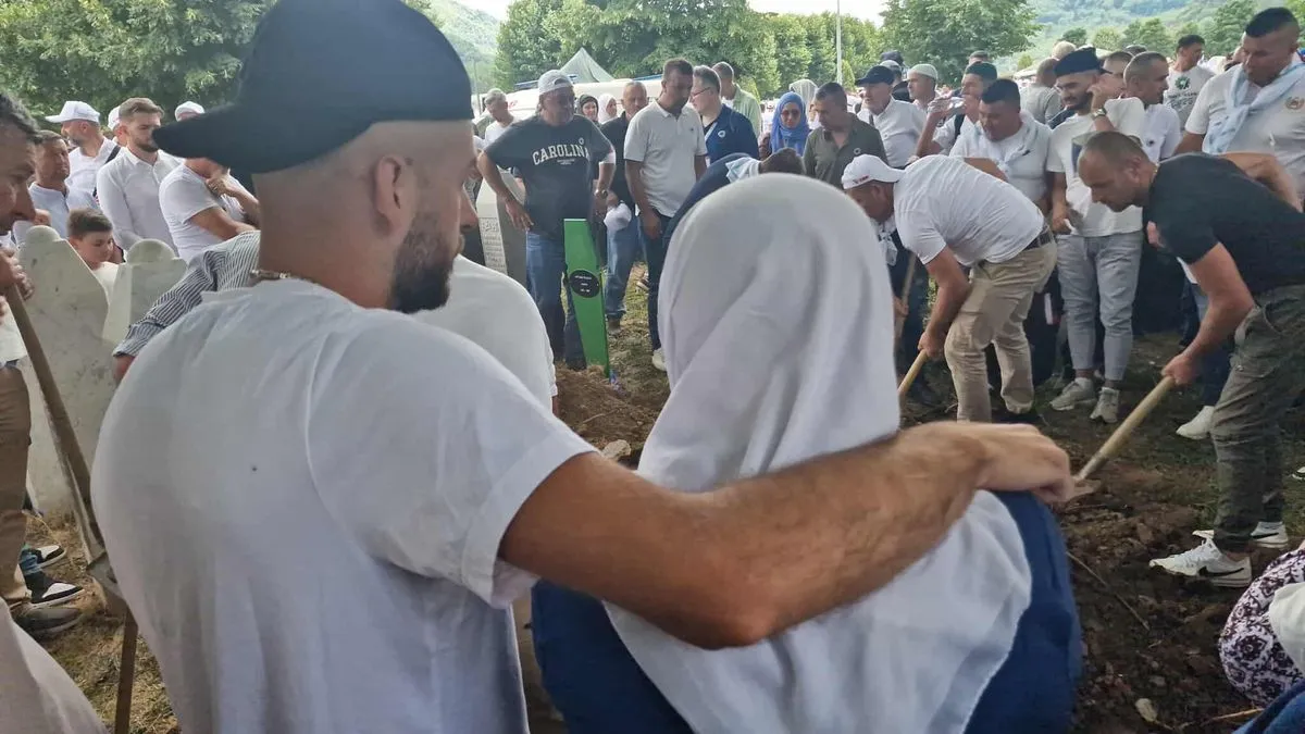 Najmlađe žrtve genocida od kojih se danas oproštaju njihovi najbliži su 19-godišnjaci Senajid Avdić i Hariz Mujić