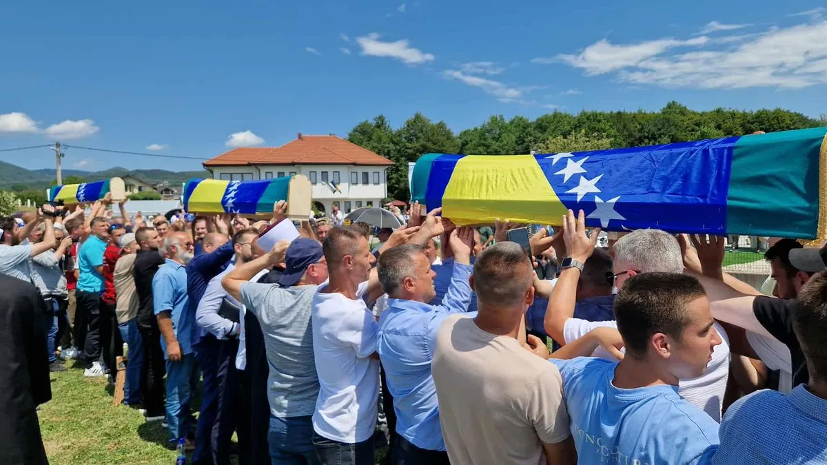 Prijedor plače opet: Sedam tabuta, sedam rana, jedna istina