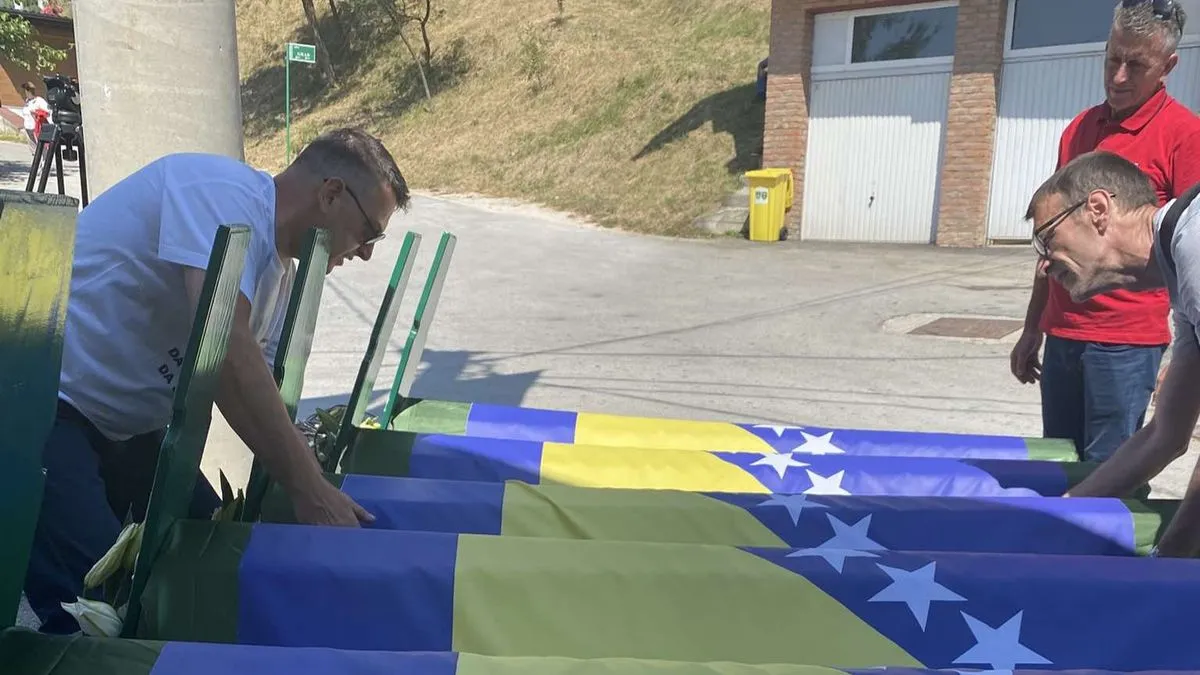 Najstarija žrtva koja će biti ukopana je Mujo Halać, imao je 55 godina kad je ubijen, najmlađa je Esad Hadžić koji je ubijen u 24-toj godini.
