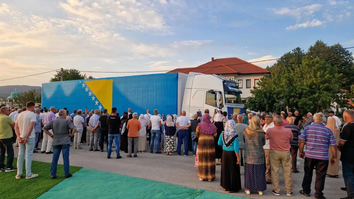 Prijedor i Sana pamte: Tišina i suze dočekale šehide u Kamičanima