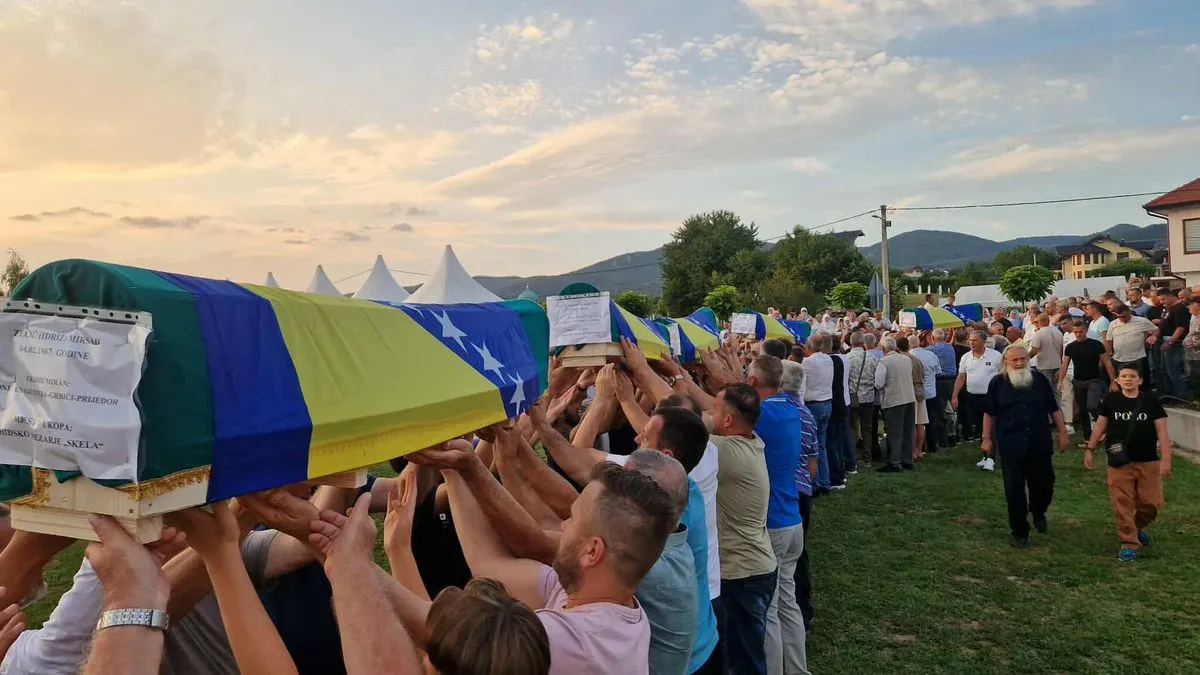 Najmlađa žrtva koja će biti ukopana ove godine je Semir (Aziz) Čelić koji je imao 24 godine kada je ubijen.