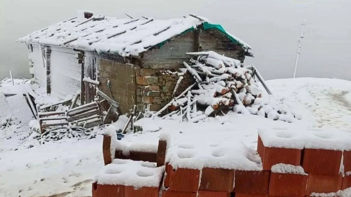 Snažno nevrijeme pogodilo Tursku: U pojedinim dijelovima pao i snijeg
