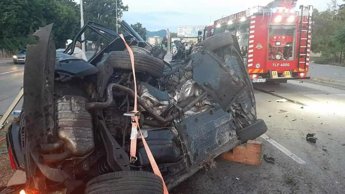 U toku je uviđaj, koji vrše istražitelji OKP PU Tuzla i vještak saobraćajne struke