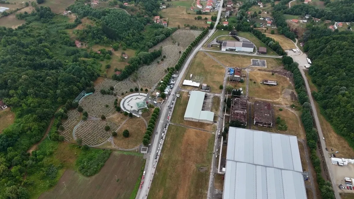 Žrtve potječu iz različitih općina, a najviše ih je s područja istočne Bosne i Hercegovine - Srebrenice, Bratunca, Vlasenice, Zvornika i Milića.
