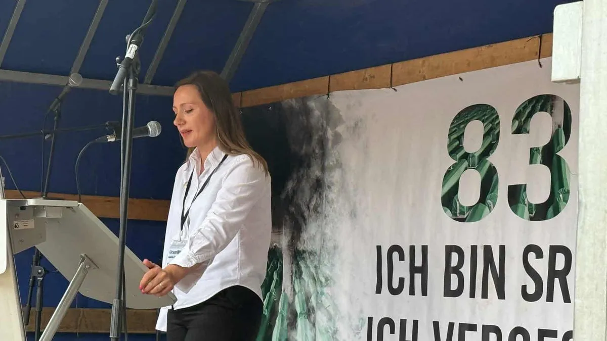 Marš mira krenuo je ispred zgrade Generalnog konzulata Bosne i Hercegovine u Stuttgartu tačno u 14:00 sati.