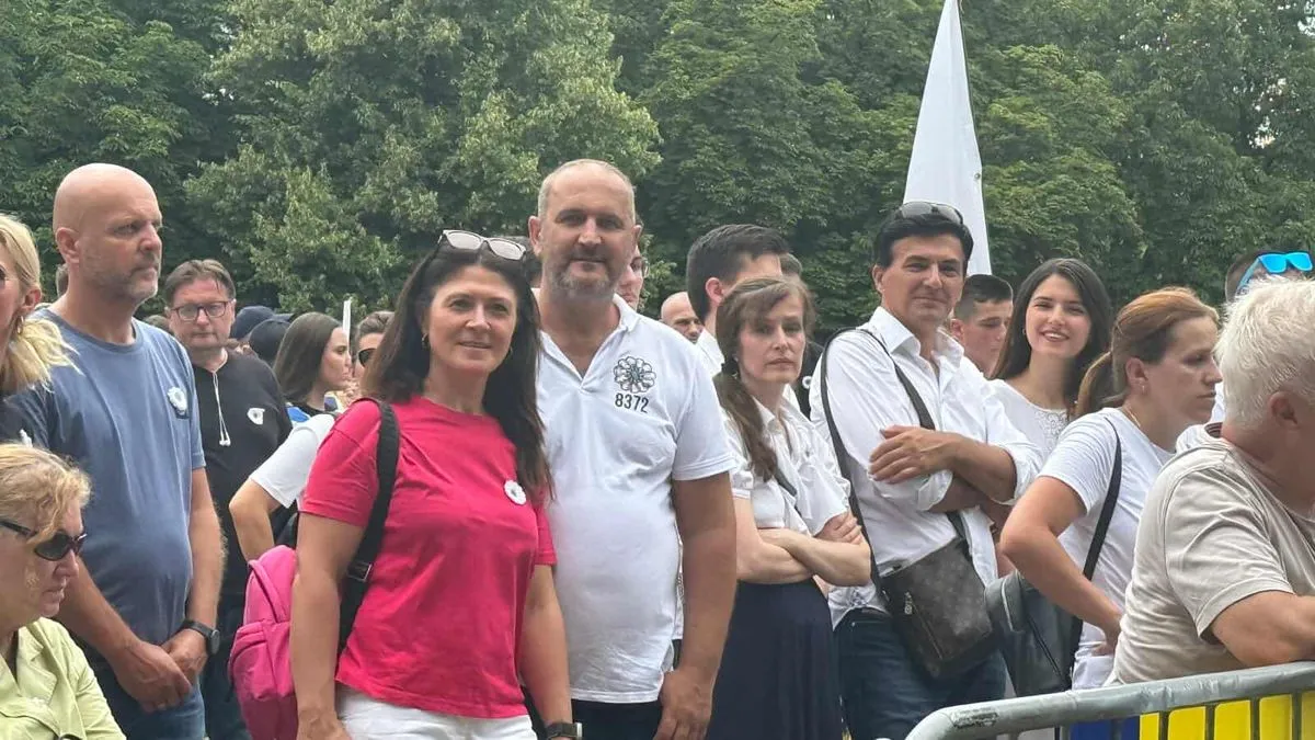 Marš mira krenuo je ispred zgrade Generalnog konzulata Bosne i Hercegovine u Stuttgartu tačno u 14:00 sati.