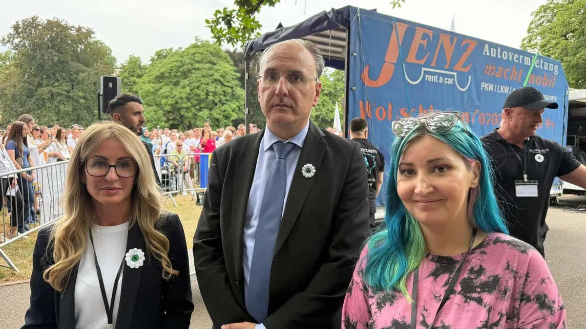 Marš mira krenuo je ispred zgrade Generalnog konzulata Bosne i Hercegovine u Stuttgartu tačno u 14:00 sati.