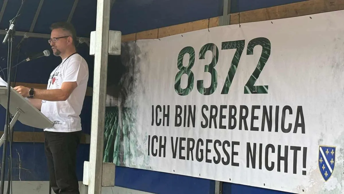 Marš mira krenuo je ispred zgrade Generalnog konzulata Bosne i Hercegovine u Stuttgartu tačno u 14:00 sati.