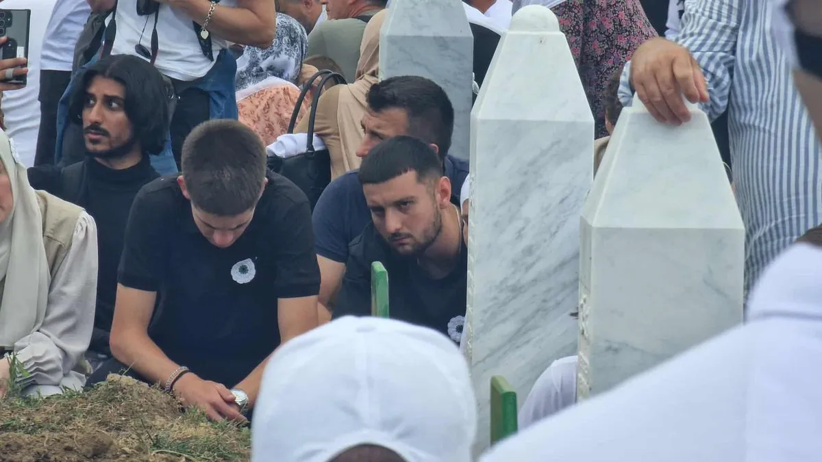 Najmlađe žrtve genocida od kojih se danas oproštaju njihovi najbliži su 19-godišnjaci Senajid Avdić i Hariz Mujić
