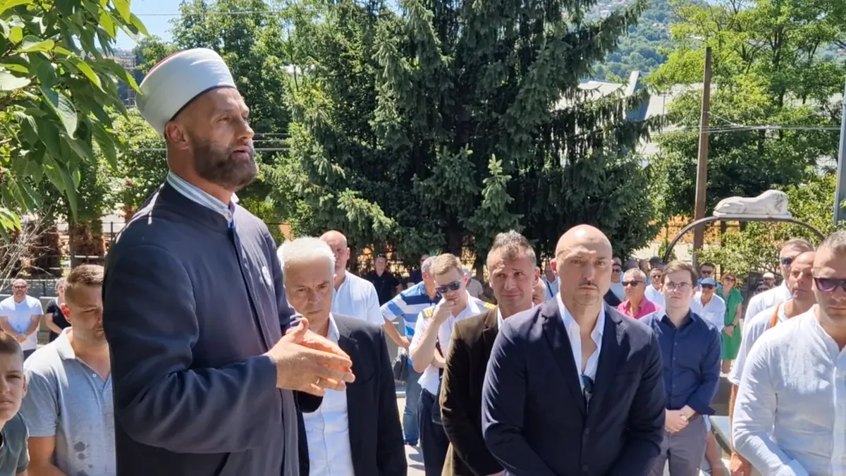 Emotivan govor ef. Velića na dženazi: Dosta će Miljacke proteći dok se novi Emir rodi u ovom gradu