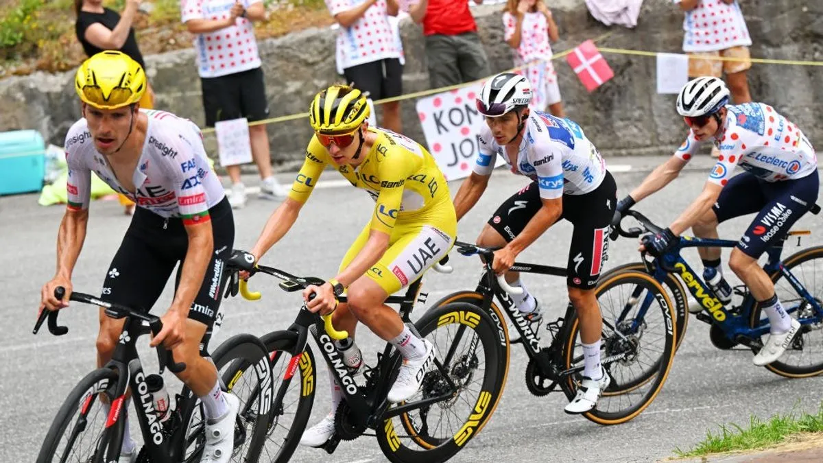 function r(){if(it(n),n.value===Hm){let o=null;throw new D(-950,o)}return n.value}