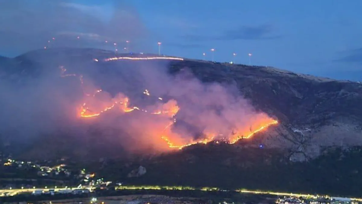 Građanima se preporučuje oprez i izbjegavanje područja vjetroparka dok se situacija u potpunosti ne stabilizira.