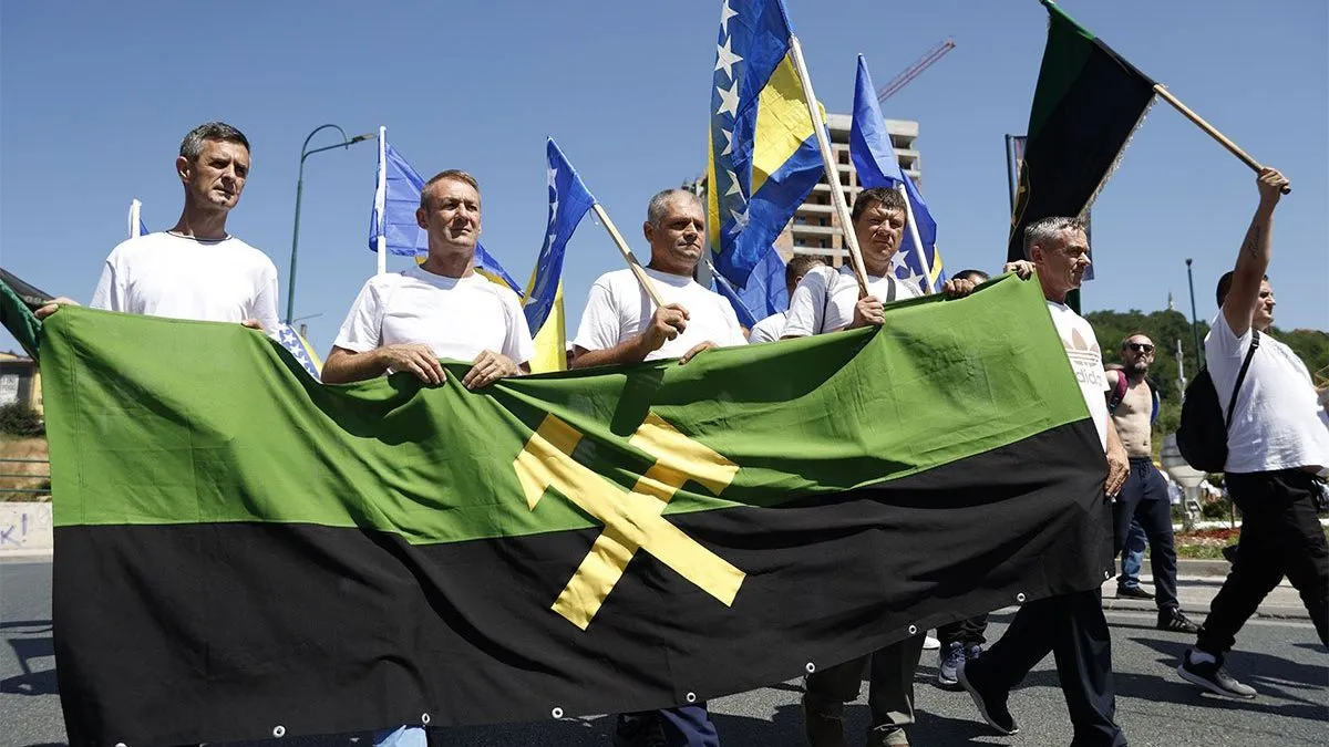 Do isplate plaće za juni, naveo je, obavljaju se samo obavezni inspekcijski poslovi u jamama "Raspotočje" i "Stara jama"